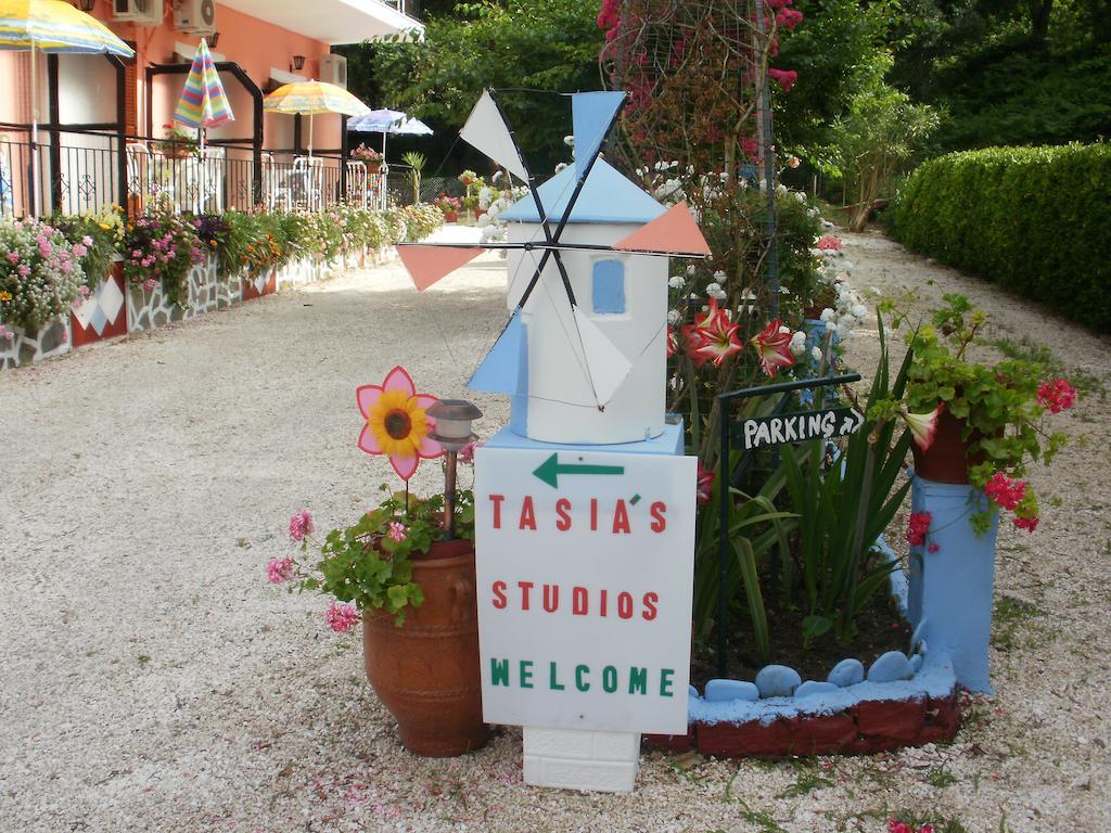 Tasia Studios Perivolion Bagian luar foto