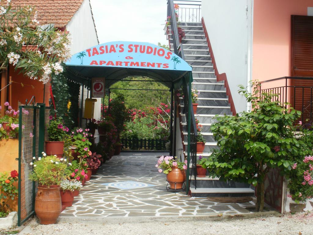 Tasia Studios Perivolion Bagian luar foto
