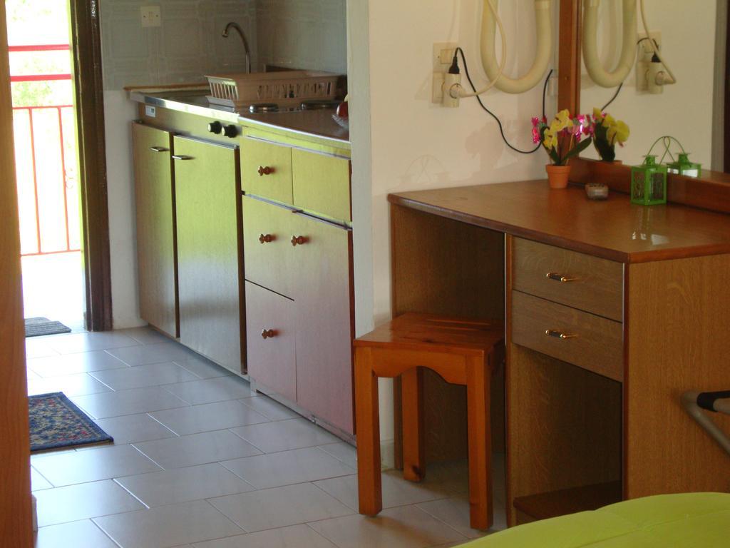 Tasia Studios Perivolion Bagian luar foto